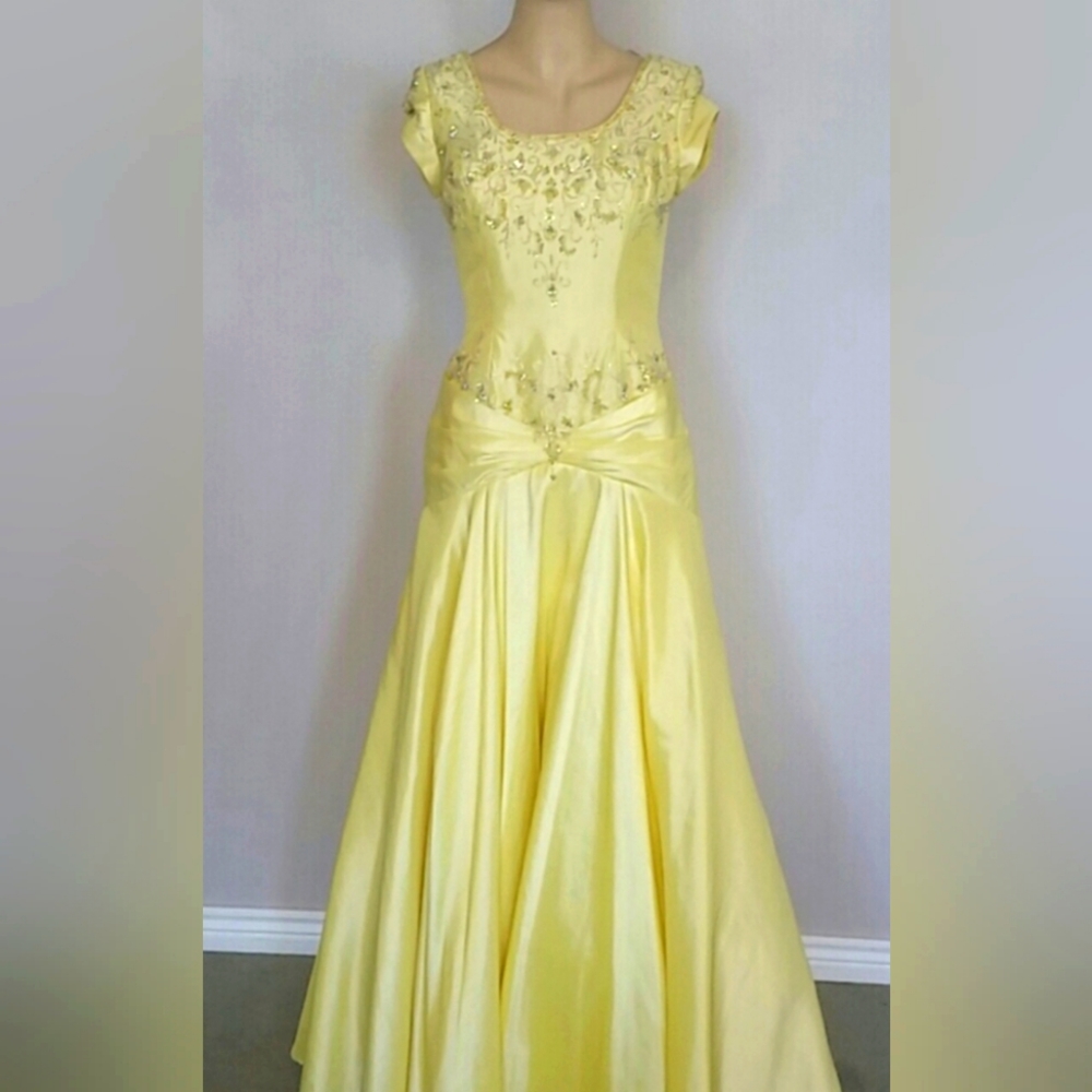 Night moves size 6 prom dress